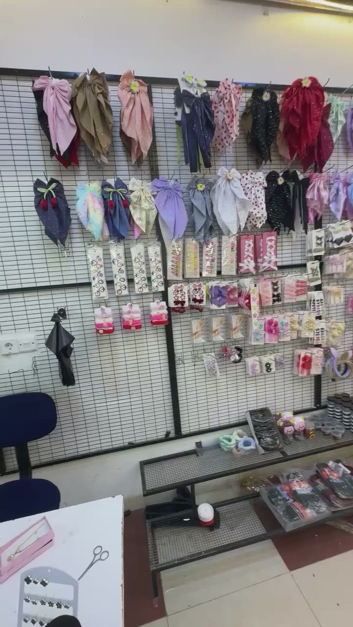 محل اكسسوارات الي داخل محل لبيع فقط مع حديدالسعر مليونين و200الف الي يحب يستفسر على رقم ***********

