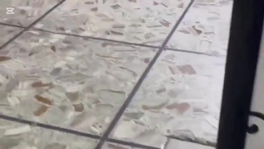 العبيدي)
العنوان: فرصة استثنائية لعشاق الفخامة والخصوصية - بيت للبيع أو المراوس في   العبيدي. قرب جامع العبيدي 
مواصفات العقار:
المساحة: 160 متر مربع.
التصميم: بناء حديث جداً (تصميم عصري وتشطيبات راقية).
الغرف: 3 غرف نوم بنظام (سويت) متكاملة.
ميزة إضافية: يحتوي العقار على شقة مستقلة تماماً (مدخل منفصل)، مثالية للسكن العائلي أو للاستثمار.
المرافق: كراج واسع، وشلال داخلي يضفي لمسة جمالية وهدوءاً للمنزل.
السعر: مناسب جداً (يوجد مجال للتفاوض أو المراوس).
هاتف ***********
