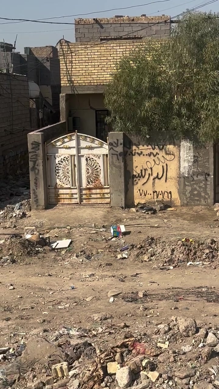 البيت للبيع مساحته 100متر بيعه مستعجله سعره 20مليون قفل لا تكول نزلي ربع رقمي ***********
