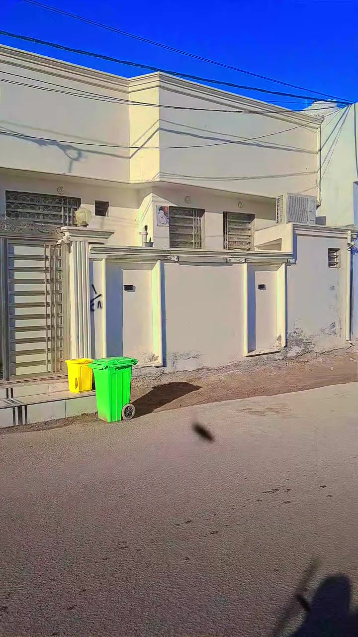 بيت للبيع ١٠٠ متر مربع ركن طابو زراعي سند ٢٥ إقرار محكمه
بنيان طابوك اساس وسقف صب كونكريت مسلح بورسلين سيراميك جاهز من كلشي ماعايز شي

مبني فيه غرفه وصاله واستقبال ومطبخ وصحيات داخليه وخارجيه وطارمه ومكشوفه

العنوان شارع المطار مقابل قريه الغدير مجاور سايلو النجف عامود 314شارع رقم واحد  ***********

