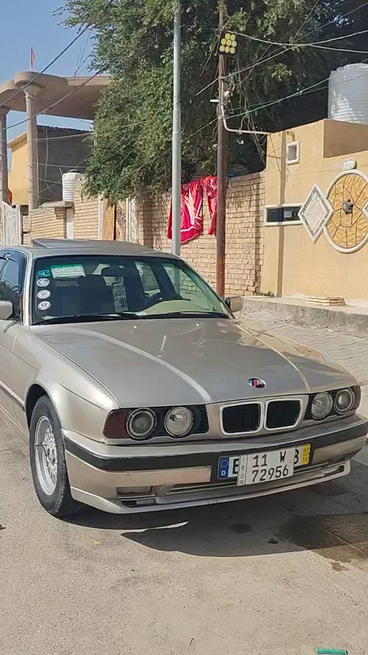 سلام عليكم سيارة للبيع او مراوس حسب الرغبة بي ام دبليو ٥٢٥ مسكر اللون ذهبي صبغ جديد حراري درجة اولئ رقم بغداد دولي لغاية ٢٠٣٠ بأسمي موجودة بالكوت كهربائيات وتبريد كلها شغالة حدادية خلفية وامامية كفالة عامة فول تبريد السلايد شغال استخدام شخصي مال بيت متعوب عليها وبالعافية على الي ياخذهة مكان السيارة كوت مركز ***********
