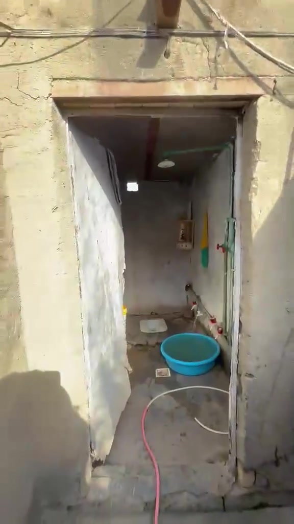 بيت حواسم مركز المدينه الصدر الناصريه بيت كامل من كلشي كهرباء ماي وخطين كهرباء ومولد
***********
مامتواجد علا الفيس هاذه رقم وخابر شراي يخابرني وخادم
