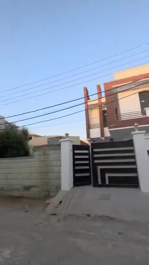 السلام عليكم مشتمل للبيع سامراء حي الخضراء مربع حجي اسعد 150 متر زيرو 3 غرف نوم 3 حمامات اشتايكر كلة سحوبات شغل درجة اولى خريطة بغدادية  وكلشي موضح بالفيديو 
للاستفسار الاتصال *********** @ #
