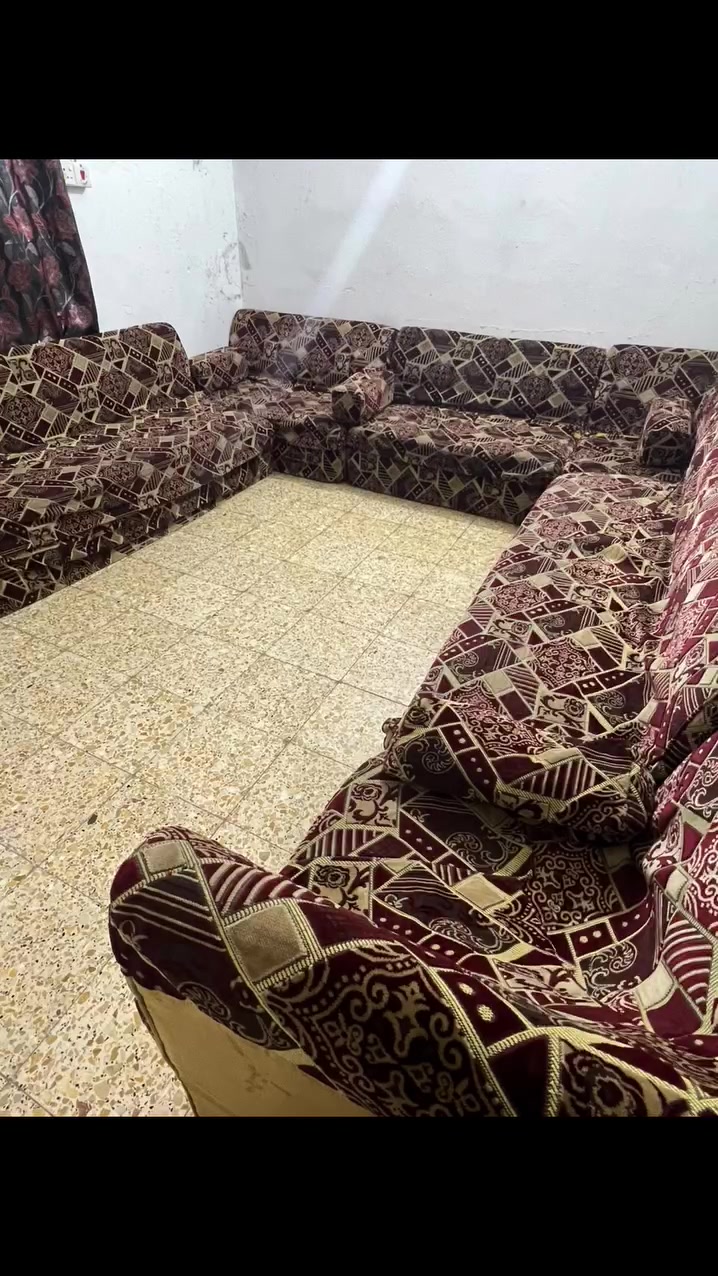 كعدة عربية للبيع مباشر مع راعيهم 
هاتف / ***********
عدد 6 قطع مع تكيات عدد 5 شكل مربع
2 كبير تحمل كل واحدة 4 اشخاص 
2 وسط تحمل كل واحدة 2 اشخاص
2 صغير تحمل كل واحدة شخص
العنوان / البصرة . النجيبية . دور الطاقة
السعر / 150 الف وبيهم مجال
 @إشارة 
 @ الجميع
