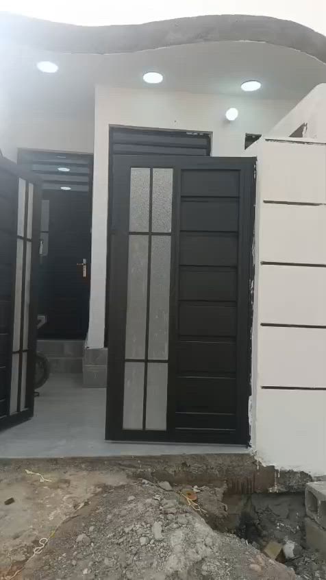 بيت المساحه ١٠٧ متر
الواجهيه ٥ والنزال ٢١ متر ونص
في ام العظام (ركة شفته) 
مقابيل جامع سبل السلام 
يعني من تجي من السيطره الشماليه 
وتعبر ثاني طسه اول فرع ع ايدك اليسار 
السعر خاص او تصال ع رقم ***********
نوع العقار زراعي سند ٢٥
