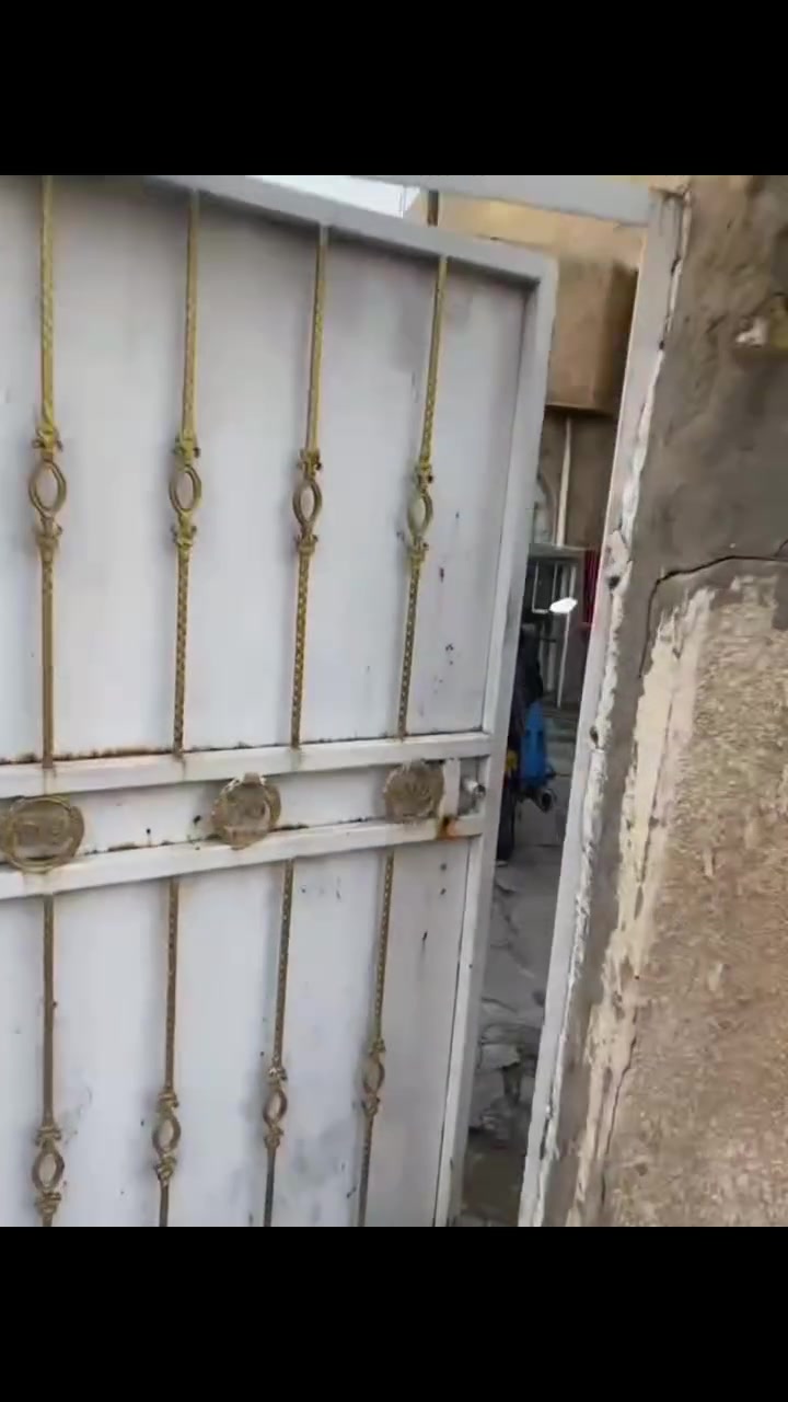 السلام عليكم بيت 100متره يم مدرسه القوميه سعره 70 وبيه مجال
***********
