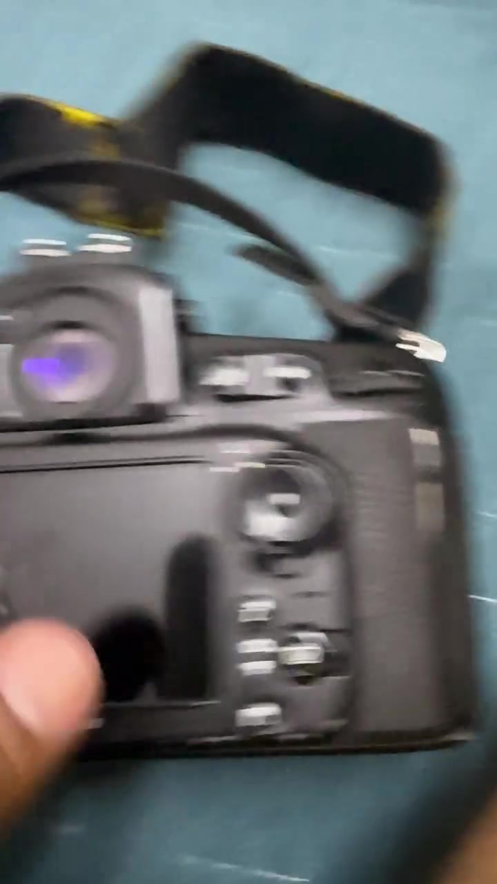 كامرة نيكون D810 وعدسة نيكون 70-200 f2.8 اصدار ثالث بسعر 1800 للتواصل ***********

