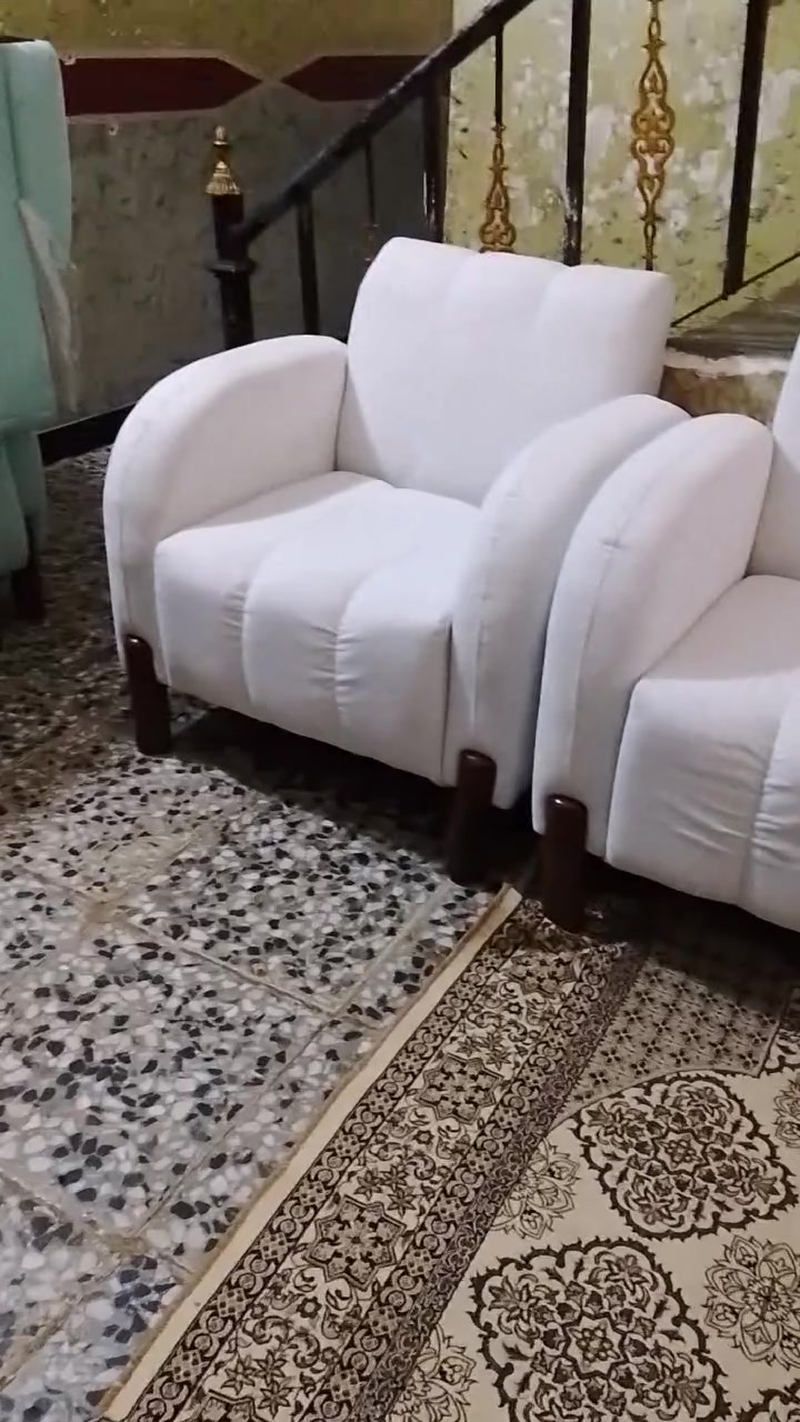السلام عليكم تخم البيع 10 مقاعد اشتريته جديده بس ما صار بل صاله مالتي فدابيعه الشري يتصل كون اليوم تجون تأخذو ***********
