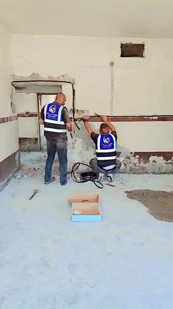 ⚡ التأسيس الصحيح يبدأ من إزالة الأخطاء القديمة.

تم تنفيذ أعمال قلع التأسيس الكهربائي القديم والبدء بتأسيس منظومة كهربائية جديدة في مجمع النور، بأيدي كادر فني متكامل وبأعلى معايير الجودة والسلامة، لضمان أداء موثوق يدوم لسنوات.

📍 موقع العمل: مجمع النور.

📩 للاستفسار أو تنفيذ أعمال الكهرباء، تواصلوا معنا.على الرقم ***********
