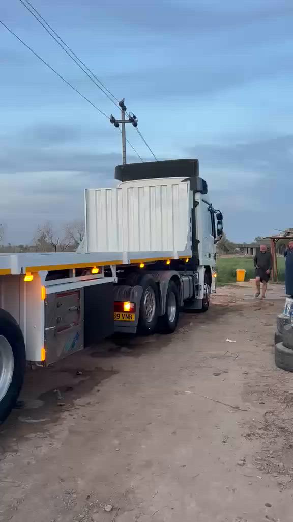 عربانه حدادة الجرف الرحمن اربع محاور 3سبرنك و واحد جوبلس طول 360 عربانه جديده و مكفوله سعر 130 وبيها مجال قليل ***********
***********8
