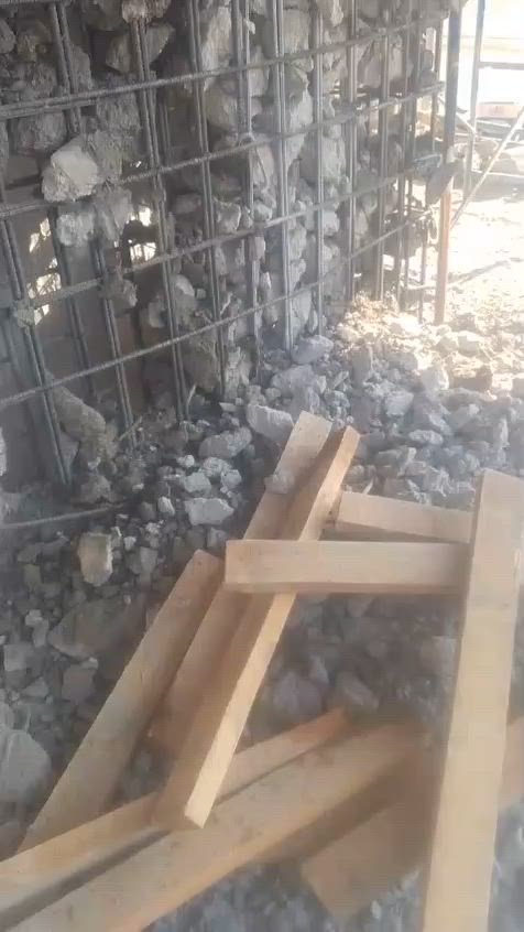 السلام عليكم يوجد لدينا كادر تفليش البيوت وقلع الاراضي و قص الرباطات وحفر جرف وقطع البيوت كافة أنواع تفليش با نسب السعار بغداد فقط ***********
