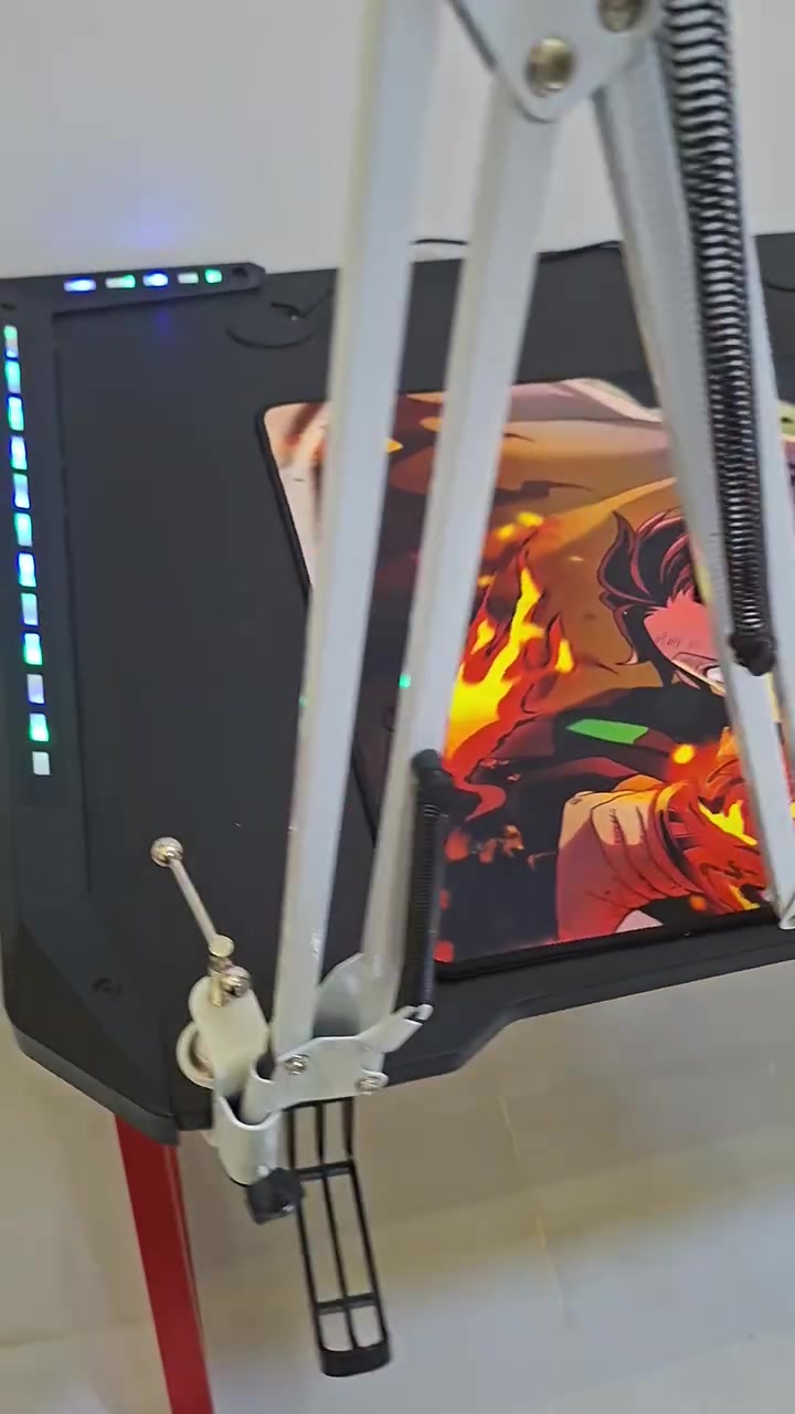 ميز + كرسي للبيع
الميز كيمنك RGB
 كرسي جدا مريح للساعات الطويلة ويتحمل وزن عالي
وياهن ماوس باد هدية

السعر ٢١٠ الف وبي مجال جدا بسيط
مكاني بغداد
***********

