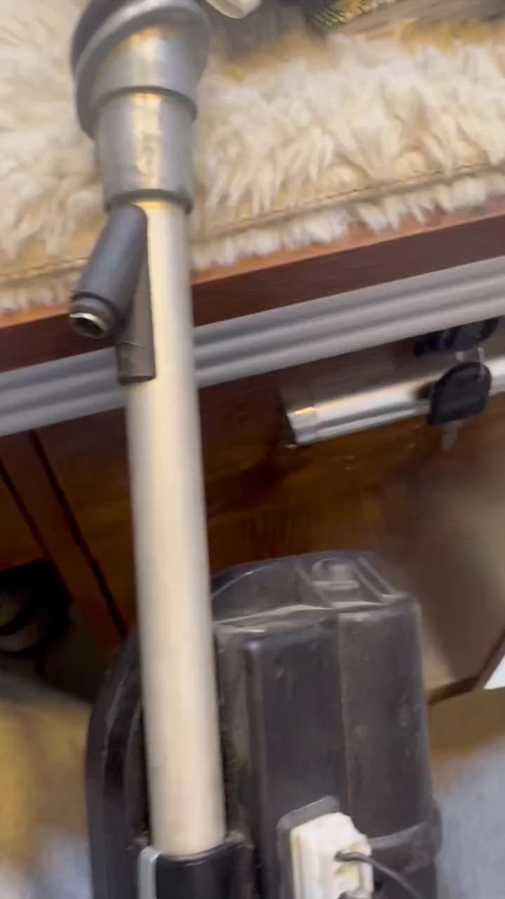 السلام عليكم
اريل كامري كهربائي اوتو 2003-2006 
موجود نوعين جديد بالكارتون يترتب ويرهم عليها 
واكو تفصيخ اصلي وكاله تيوتا جيب وشد اصل كامري 
حجز خاص او واتساب ***********
