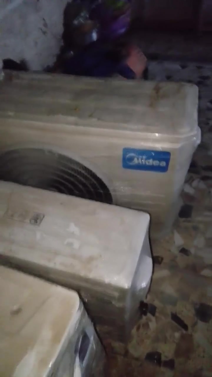 سلام عليكم عندي قطع خارجية مال سبالت لبيع مستخدم شي قليل مكاني بغداد البلديات ***********
