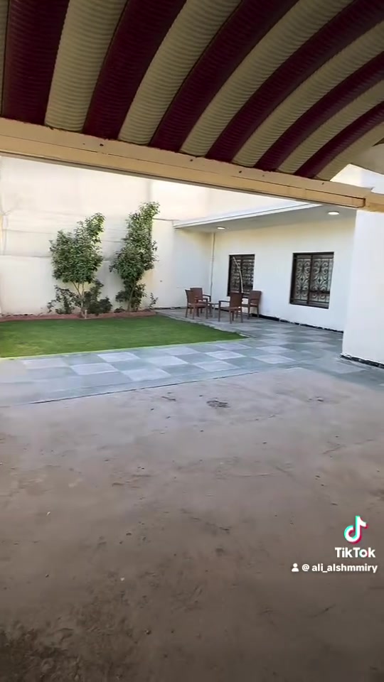 🏛️ لِـلإيـجـار: بـيـت كِـلاسـيـك بـمـسـاحـة 450م 🏛️
يصلح لكافة الشركات التجارية الكبرى أو السكن الراقي
 📍 الموقع: اليرموك (شارع ورصيف عريض).
 📐 المساحة: 450 متر (نظيف وجاهز فوراً).
 🌲 الخارجية: كراج واسع + حديقة كبيرة.
 🛏️ الداخلية: 5 غرف + صالة واستقبال + هول + مطبخ + صحيات.
📞 للاستفسار والتواصل: ***********
🏢 السلام الهندسي للاستثمارات العقارية
📥 لأصحاب العقارات: أرسل عقارك (بيع/إيجار) عبر الواتساب وسنتولى تسويقه.
📍 موقعنا: اليرموك - مقابل مركز الحمزة - مجاور صيدلية عمار صباح.
🗺️ موقع جوجل ماب: https://maps.app.goo.gl/eujXpv9gzdWBNdg3A
✨ نغطي مناطق: اليرموك، القادسية، الحارثية، المنصور، الداودي، والأميرات.

