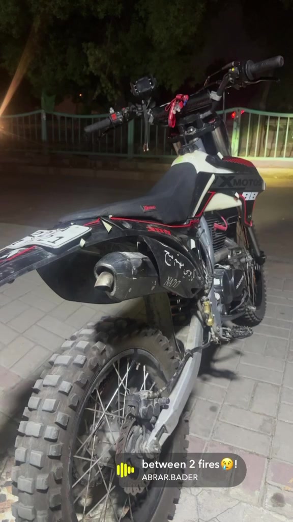 سلام عليكم قفاز للبيع X موتل مكينه 300cc دراجة مرقمه سليمانيه  باسمي ثاني يوم احولك دراجة تخبل ما ناقصه ايشي فقط شغل واطلع مسوي عليها تعديلات لايت تشغل وتطفي بدكمه وهورن هم دراجة تخبل بشهر الواحد اخذتها وطلعاتي بيها كلش قليله سعرها بمليونين و400 آلاف ولحد يكسر بيها يسمع مني كلام ميعجبه رقمي *********** مكاني بغداد دورة
