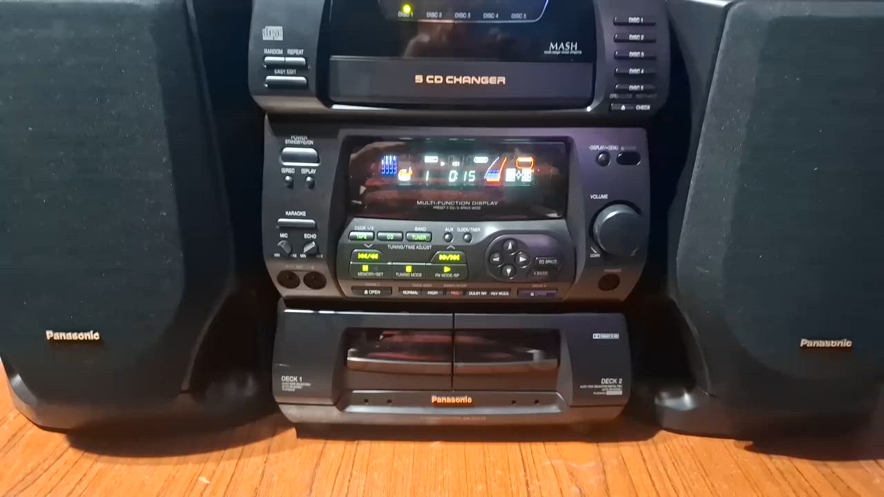 الجهاز هو نظام ستيريو هاي فاي Panasonic SA-CH75.     المميزات: يتميز بقدرة صوتية تبلغ 320 واط RMS ويأتي مع مكبرات صوت ثلاثية الاتجاهات.  الوظائف: يحتوي على مبدل 5 أقراص مضغوطة (5 CD Changer)، سطحين لتشغيل الكاسيت، وراديو.  المواصفات التقنية: يتميز بتقنية MASH لتشكيل الضوضاء الرقمية لتحسين جودة الصوت.  ملاحظات التشغيل: قد يواجه المستخدمون رمز الخطأ F61، والذي يشير عادةً إلى خلل في الاتصال أو المستشعر.


**إذا كنت صاحب هذا الإعلان وتريد حذفه لأي سبب، رجاءا أرسل رسالة إلى الدعم الفني**