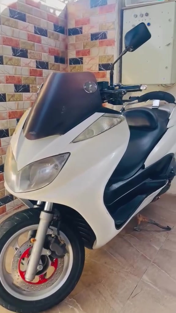 دراجه موديل حديث للبيع السعر ٧٥٠ وبيها مجال برغي مامفتوح بيها فقط نقص جامه مال اشاره خلفيه كامله واي نقص مابيها الاتصال *********** حله حي الامام ٠٠٠٠مكفوله٠٠٠٠٠٠

