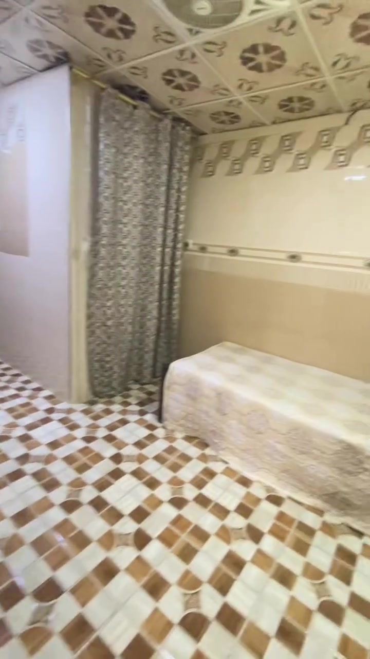 السلام عليكم بيت زراعي  للبيع حي الجهاد منحانيه مساحه ٥٠ متر    لسعر ٨٠  لاتصال  ع اتساب ***********
