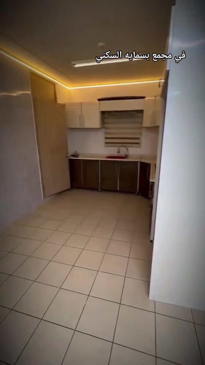 شقه في مجمع بسمايه السكني 
مساحه ١٠٠م  نمط غربي B3 
طابق ال9 استلام مباشر 
تحتوي ع كاونتر وشبالت 
نضام ١٥ سنه 
واصل ٣١ مليون 
للاستفسار اكثر #***********
