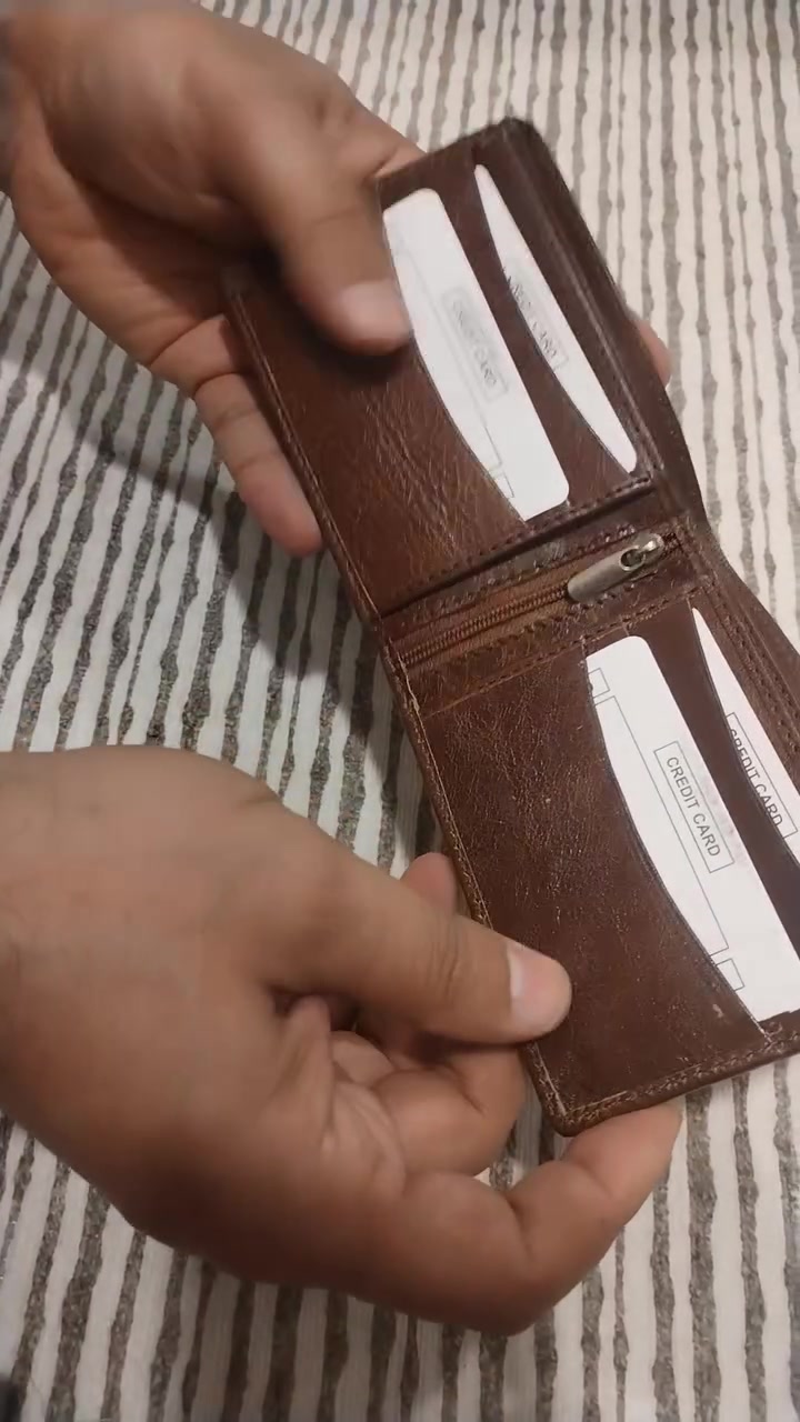 محفظة رجالية ليفايز Levi's 
بالة اوربي نظافة 💯 
للحجز على خاص 
أو مراسلة واتساب ***********
توصيل لكل محافظات العراق
