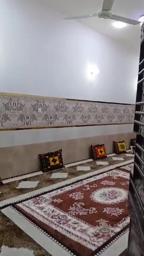 سلام عليكم 
البيت البيع بل دوانم ورة سجى قرب المصتوصف بل فرع لي بعد شارع ابو الحرار مقبيل بيت سيد نور 
البيت يحتوي  على توليت خارجي  ستقبال كبيرة غرفة نوم  هول مطبخ حار بارد حمام  بل طابق الرظي 
الطابق الاول يحتوي علة 
3 غرف نوم كبيرات+ غرفة صغيرة  حمام  بيتونة كبيرة صطح شتايكر  فول عازل فوم 
شغل درجة اولى فول رفت السقوف رباط سقف  خدمات كاملة ماء مجاري كهرباء 
مساحة 125. الاستفسار 
عل رقم بي واتساب 
***********
