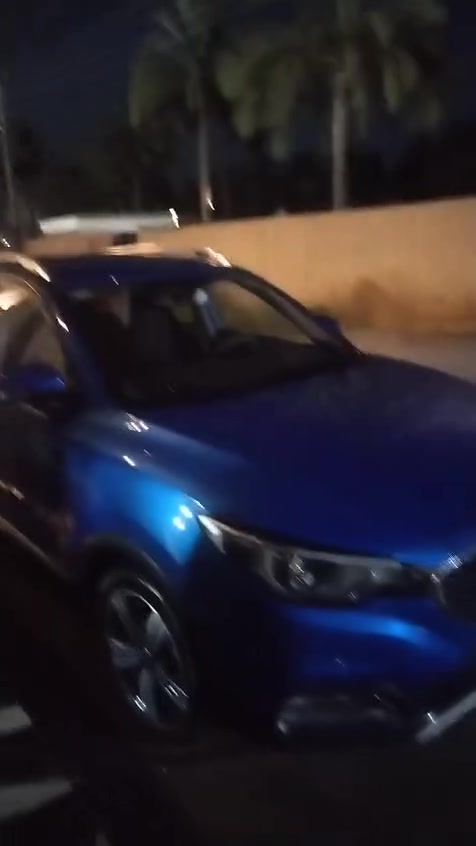 MG ZS 2020
سلام عليكم سيارة للبيع
ماشيه ٨١ الف كيلو متر 
محرك ١٥٠٠ تنفس طبيعي
مابيها دوانز ابد
وتبريد ثلج بعز الحر
مواصفات :
ابل كار بلي
نضام عدم انزلاق
نضام مانع انزلاق للبريك (ABS) 
مؤشر ضغط الاطارات
شاشة وسطيه قياس ٨ إنش 
حساسات خلفيه و كامرة خلفيه واضحه
توزيع إلكتروني لقوة الفرامل (EBD)
برنامج الثبات الإلكتروني (ESP)

صرف البانزين كلش ممتاز ٥.٨ لتر لكل ١٠٠ كيلو وتمشي على بانزين عادي او محسن

السعر : 10,000$ (١٠٠ ورقة) 
للتواصل : *********** متوفر واتساب
مكان السيارة : بغداد - الدورة
