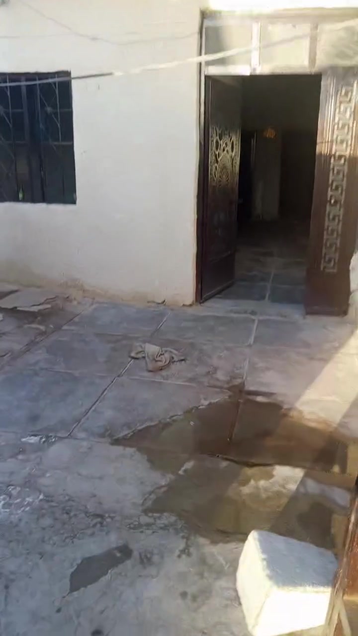 السلام عليكم الدار للبيع موقع البيت وره البيوت المقابل قاعد عبد الزهره الكعبي البيت مرتب ونضيف راعي البيت صار عده ضرف ويريد يبيعه البيت اليحب يشتري يريد يكعد بي يحب يشتري وي جره جان مجر 150 الف اليحب يستفسر اتصل على الرقم وبيك خير ودلل ***********

