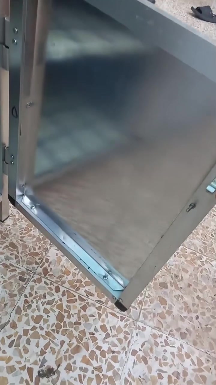 السلام وعليكم كاونتر المنيوم شرط شغل قديم باب اول ركم حتا امبطن بل ابواب ثقيل الشغل مالو والنضافه اخو الجديد شرط جديد كدام العين اي عيب ما بي احله من الصوره والفديو 
الكونتر شغل اول مامال هسه 
الكونتر العدل مترين و ٣٠ 
والابي زاويه مترين و٢٠ 

السعر 275
 ***********
