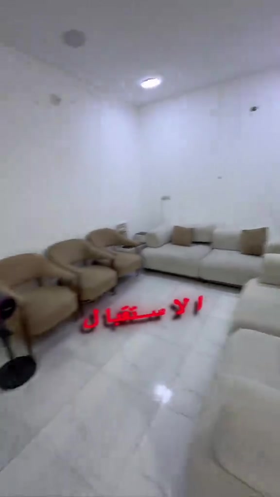 � فرصة مميزة للبيع في بغداد – الشرطة الخامسة 📐 المساحة: 50 م² 🛋️ يباع كامل مع الأثاث 💰 السعر: مناسب جداً مواصفات العقار: 🏠 الطابق الأول: * استقبال * مطبخ * منور * خدمات صحية 🛏️ الطابق الثاني: * غرفتا نوم 🧱 نوع البناء: طابوك 📍 العنوان: بغداد – الشرطة الخامسة 📞 للاستفسار: ***********
