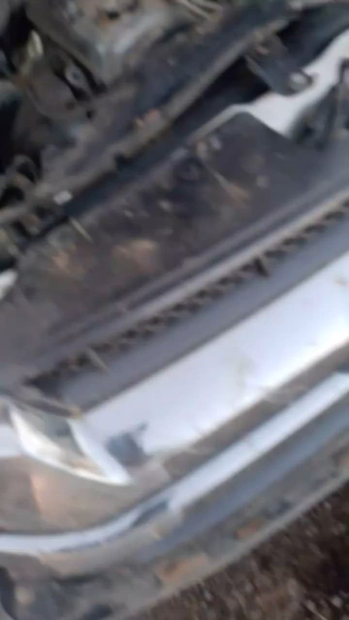 السلام عليكم سياره للبيع ع حادثه جهة السائق مابيه شي تكم جهتين مابيهن شي مكينه أو كير أو اكسن كفاله رقم قادسيه انكليزي بأسمي موديل 2024مصفره أو جاهزه سياره شغاله أو تبريد جاهز ...مكان ديوانيه .***********
