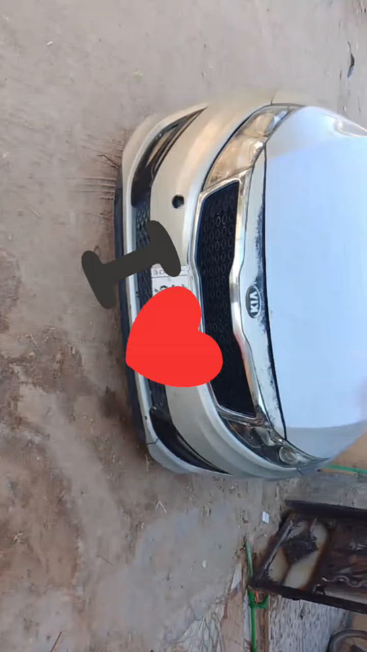 6السلام عليكم شباب عندنا سياره كي 5 موديل 11 160 مكاننا بصره شط العرب سياره مقفوله بس ما عدد دعاميه مشخوطه السياره باسمنا*********** وبيها
