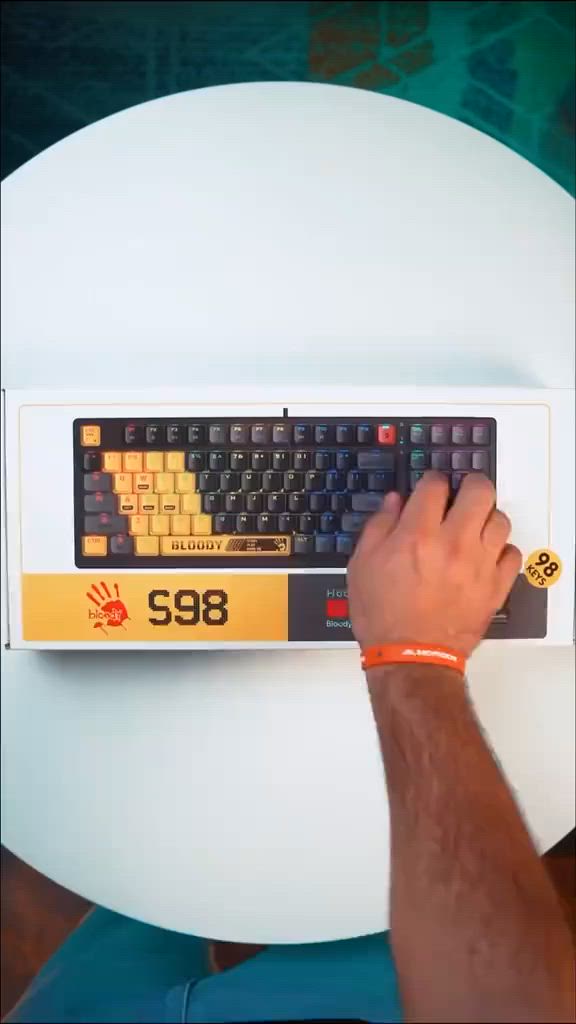 للبيع: لوحة مفاتيح الألعاب الاحترافية Bloody Pixels S98 🎮
لعشاق التميز والأداء العالي، معروض للبيع كيبورد Bloody Pixels S98 الميكانيكي بنسخته الاستثنائية ذات التصميم المستوحى من ألعاب الريترو والبكسل المتميزة.

✨ مميزات الكيبورد:
التصميم والمظهر: يأتي بثيم ألعاب أسطوري يدمج بين اللون الأبيض الكريمي، الأسود، والأخضر المميز، مع أزرار مخصصة تحتوي على رسومات بكسل أيقونية وجملة "GAME ON NOW?" على زر المسافة.
الحروف: الكيبورد يدعم اللغتين العربية والإنجليزية بالكامل وبوضوح ممتاز على الأزرار.
الحجم والأداء: حجم ذكي (98%) يمنحك لوحة أرقام جانبية كاملة (Numpad) مع توفير مساحة ممتازة لتحريك الماوس بحرية أثناء اللعب.
جودة التصنيع: قاعدة متينة وثابتة تحتوي على أقدام قابلة للتعديل لراحة اليدين أثناء الجلسات الطويلة، ومنفذ توجيه الكابل بدقة لمنع التشابك.
📦 الحالة الملحقات:
الحالة: نظيف جداً وبحالة ممتازة (نفس المظهر الراقي الموضح في الصور).
الملحقات: يأتي مع كابل التوصيل الأصلي الخاص به.
💰 السعر المطلوب: [50.000]
📍 مكان المعاينة/التسليم: [ضع مدينتك أو منطقتك هنا]
📞 للتواصل والاستفسار: [***********
ملاحظة: اللوحة تعتبر قطعة فنية مخصصة للقيمرز والستريمرز الذين يبحثون عن لمسة إبداعية لـ Setup الخاص بهم!

