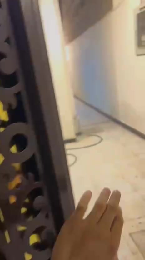 سلام عليكم ورحمه والله وبركاته
بيت للبيع مساحه 90الوجه 6نزال 15 طابق ونص لامين الثانيه مقابل دكتور فريده ثلاث فرع عله اليمنه سعر البيت 150وبي مجال رقم صاحب الدار *********** مالحضه ومروس حسب القنعه
