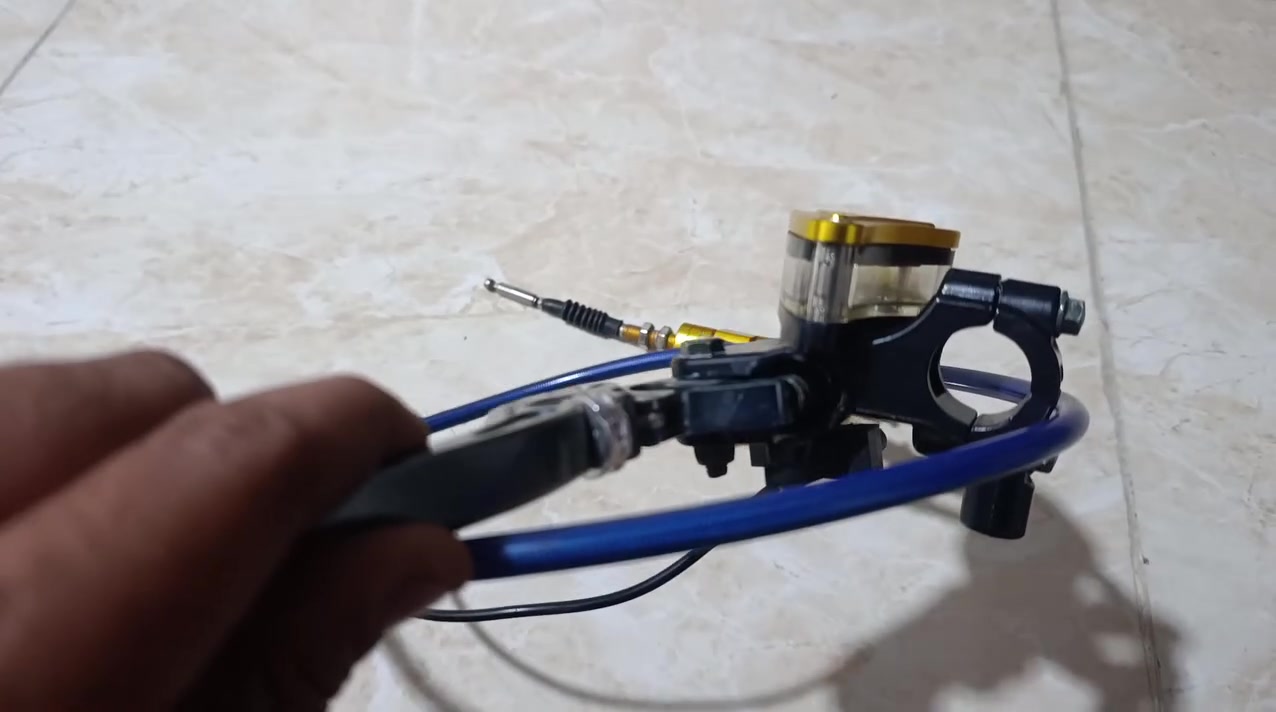 سلام عليكم كلج عنبار اصلي بس عايزله لاستيكه سعر 25 بي مجال متواجد خاص واتساب *********** عنوان تكريت الديوم.
