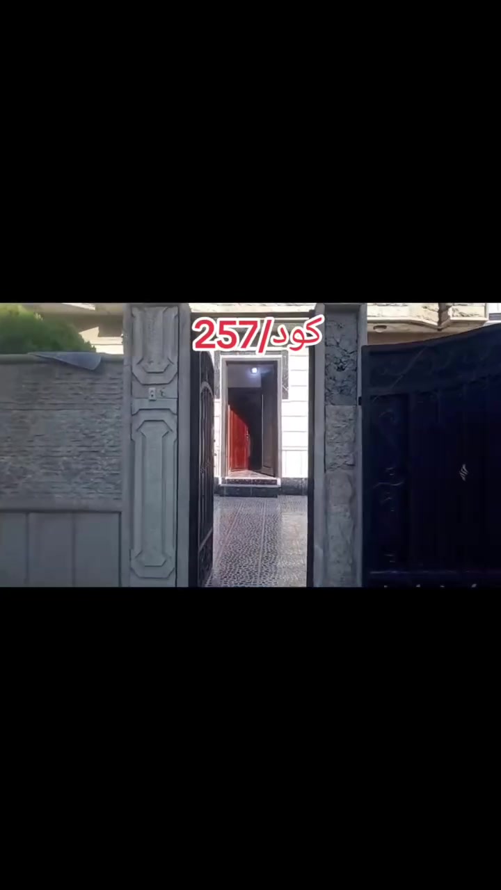 کۆد 257
کوردی - عربي
خانووی ڕەقەم بۆ فرۆشتن بە ڕووبەری 200 مەتری دووقات، کاشی و سەقفی سانەوی و دکتی بۆ کراوە.
قاتی یەکەم پێکهاتووە لە ژووری میوان و متبەخ و هۆڵ و 1 ژووری نوستن لە گەڵ دەست شۆرەکان.
قاتی دووەم 2 ژووری نوستنی تیدایە لەگەڵ دەست شۆرەکان. 
شوێن: کەرتی 49 لە نێوان ڕاپەڕینی دوو و گەڕەکی نەسر. 
کود 257
دار رقم للبيع بمساحة ٢٠٠ متر، طابقين، سيراميك وسقف ثانوي مع نظام دكتات مركزي. 
الطابق الاول يتكون من استقبال مع مطبخ و هول داخلي و غرفة نوم و احدة مع الصحيات. 
الطابق الثاني فيه غرفتين نوم مع الصحيات. 
الموقع: مقاطعة ٤٩ مابين القادسية الثانية و حي النصر. 
بۆ زانیاری زیاتر پەیوەندی بکەن بە ژمارە مۆبایل 
*********** 
***********
