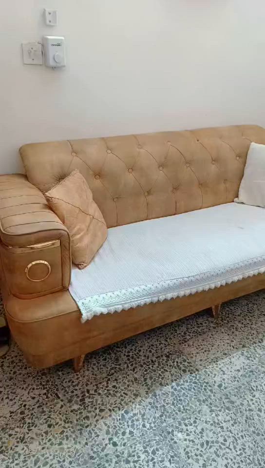 سلام عليكم للبيع تخم ٣٠٠الف وطبلات وميز تلفزيون ١٥٠ الف ومسبح ٧٥الف العنوان العامرية بغداد اتصل ***********
