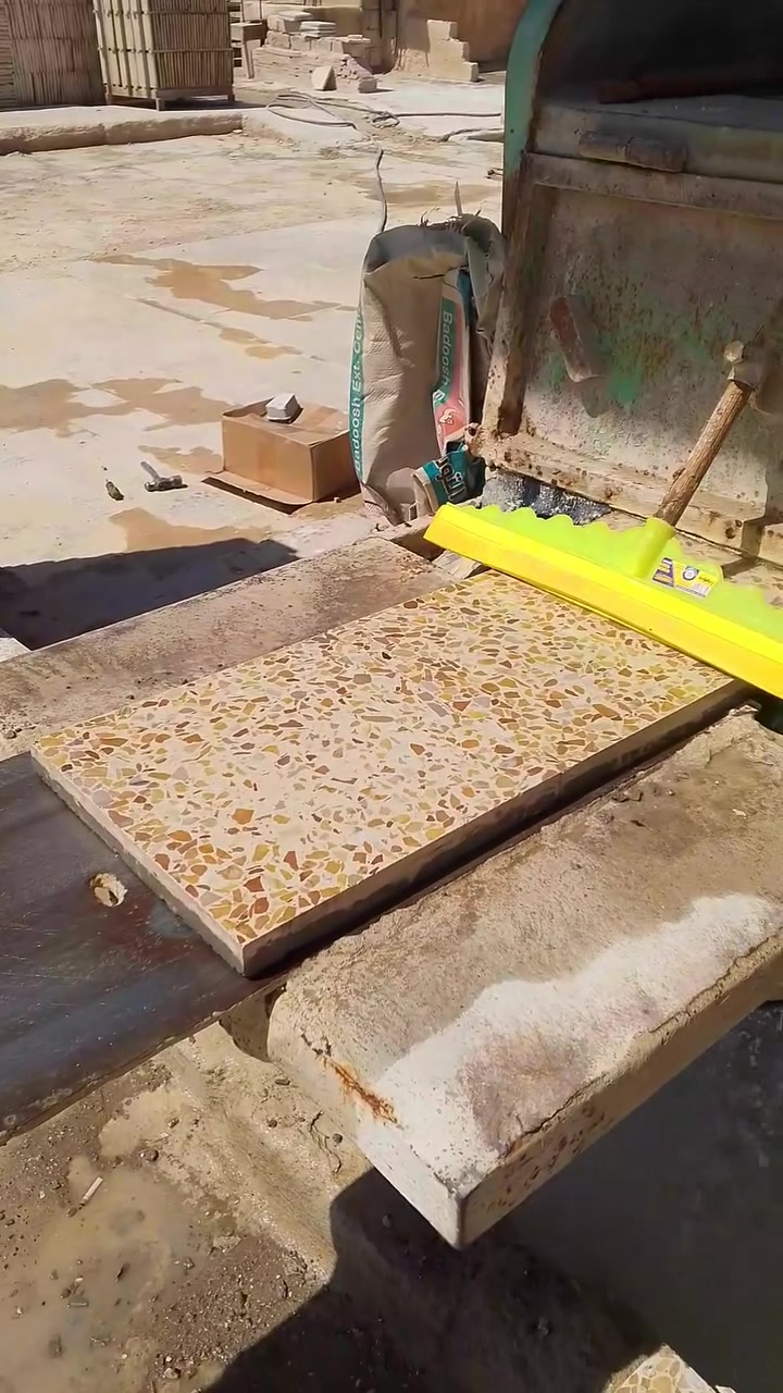 معمل كاشي الإسراء بإدارة ابو حسن لإنتاج كافة أنواع الكاشي ✅.                                                                 مطعم حسب الطلب قياس 40 / 40 ✅                     كاشي رقم 3 ✅.                                                          كاشي رقم 4 ✅.                                                         كاشي رقم 5 ✅.                                                        مواد شرط درجة اولى سمنت سعودي و باحدث المكائن ✅ عنوان موصل جانب الأيمن رقم الهاتف.                                   *********** / ***********
