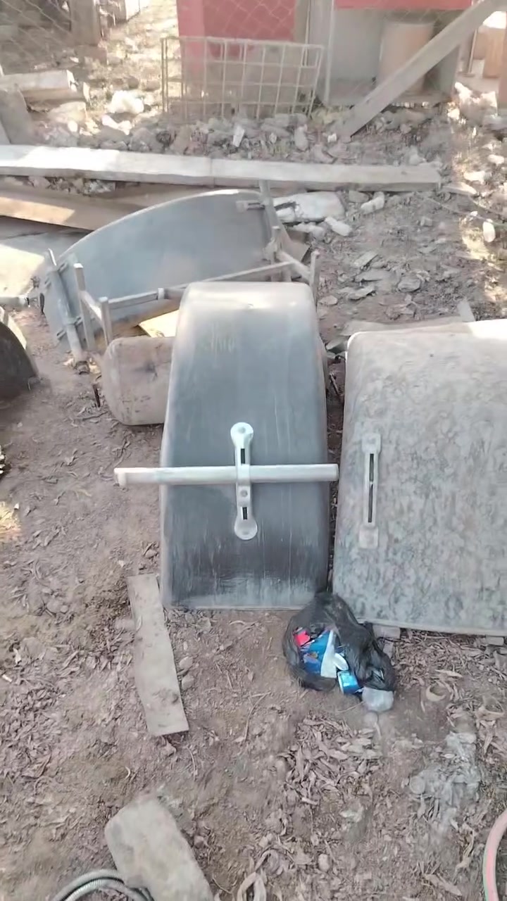 للبيع جاملاغات وصناديك ورجلين شرط النضافه مكاني بغداد السياحي ***********

