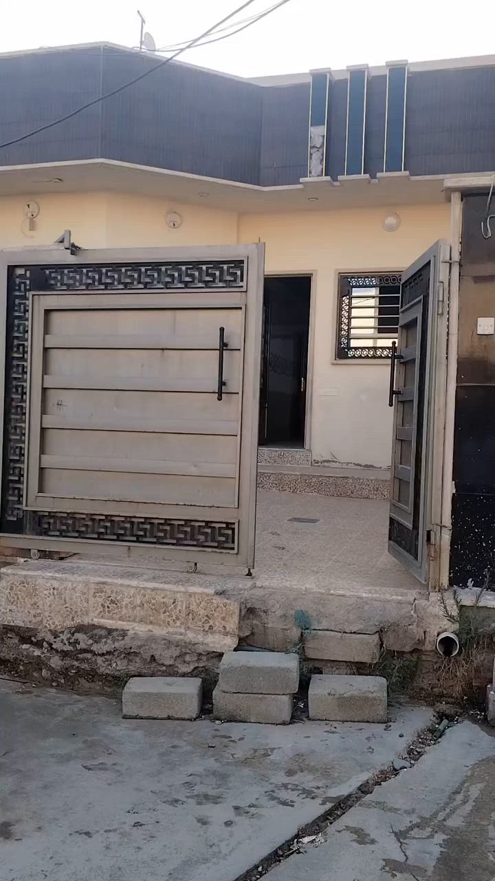 وعليكم السلام

🏡 *دار للبيع - القوسيات، المربع الذهبي*
- *المساحة*: 145 متر
- *الموقع*: يبعد 100 متر عن سايدين دهوك
- *الحالة*: كامل الخدمات، تسليم فوري
- *السعر*: 65 مليون وقابل للتفاوض
- *للاستفسار*: *********** (اتصال أو واتساب)

تحب أرتبهلك بصورة إعلان للستوري؟
