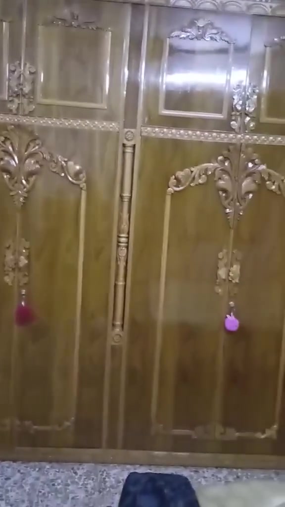 السلام عليكم 
غرفة خشاب للبيع شغل عراقي خشب 5ملم استخدام شهر واحد كامل الملحقات زواية و مراية وتخت 
استفسار اكثر اتصال او خاص ***********

