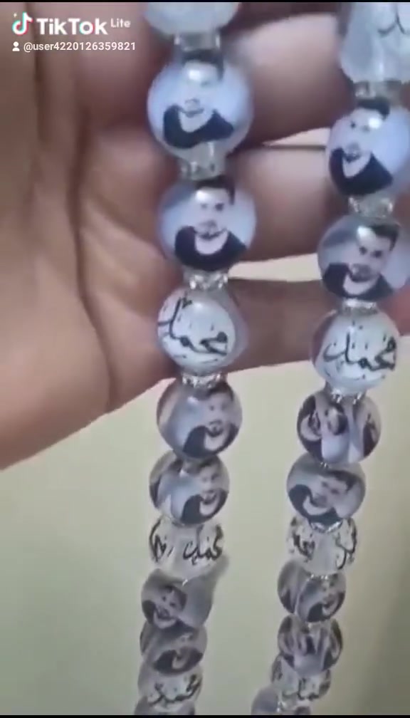 هذا شغلي سبحه بداخلها صورتين بالخرزه او صوره واسم .... شغل يدوي نظيف ومرتب .والشغل حسب الطلب..وخدمة توصييل متوفره لجميع المحافظات العراق ***********
