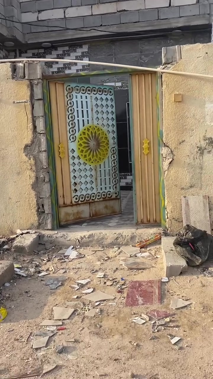 سلام عليكم بيت للبيع مساحته 150 متر البيت موقعه بحي الغدير خلف حسينية بهجت رقم تلفون ***********
