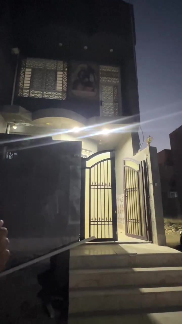 بيع سريع سعر مناسب بيت 100متر طابقين جديد العنوان كربلاء توزيع الاسكان العسكري قرب مجمعات السكنيه الدره ومجمع جوهره الحشد رابع بيت ع الشارع العام مقابل حدائق العتبه نًوع العقار طابو ملك صرف بناء 2023  نضيف والبيت فارغ تسليم المفتاح نفس اليوم البيت 🏠 جان متأجر ب 500 الف شهرياً الخدمات ماء مجاري كهرباء عرض الشارع 10م السعر 130 مليون مع المجال للاستفسار والطلب اتصال مباشر على الارقام الموجوده داخل المنشور 

***********
***********
