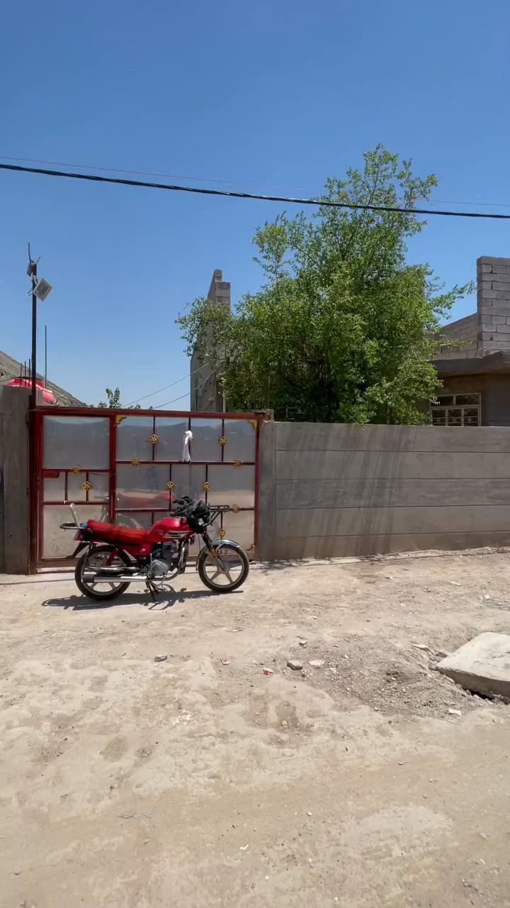 سلام عليكم بيت مساحه ٣٠٠ معامله تطويب كامله مجاري بلباب مطبخ ٥ونص /٤ونص 
صاله ٨/٤
٢عرف نوم ٥/٤
ترك متر 
طابق ثاني هيكل 
ستقبال ٧/٤
***********ابوغدير الفهداوي
