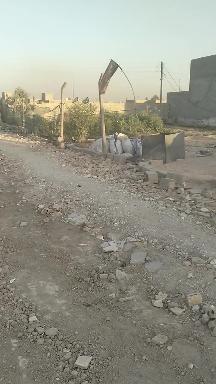 السلام عليكم دونم البيع  مبني بيه بيتين طابوق سبع قصور شارع أبوأحمد بالخير مقابيل الملاعب على اليمين 
***********
