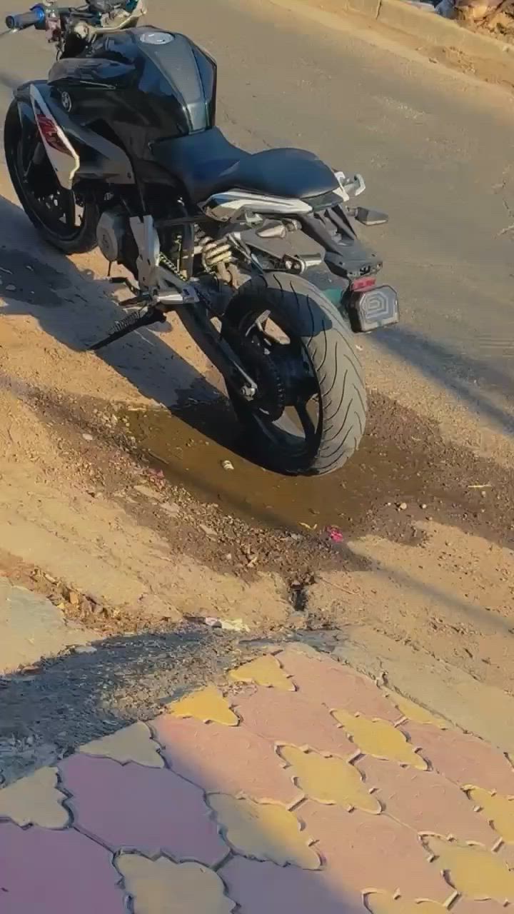 السلام عليكم 🏍️بطح بي ام دبليو 
مديل 2017
مكينه بلاد بعدها جديده 310
كفاله عامه شعله ومعدل تشك الكاع 
أوراق كامله كمرك مدفوع 

دراجه بيها نقوصات بسيطه جداً مثل فج بريك امامي وتاير خلفي فقط والقطعه البيضه مال كفر مكسوره تبدلها فقط 

عنوانها بغداد
الرقم :-***********
