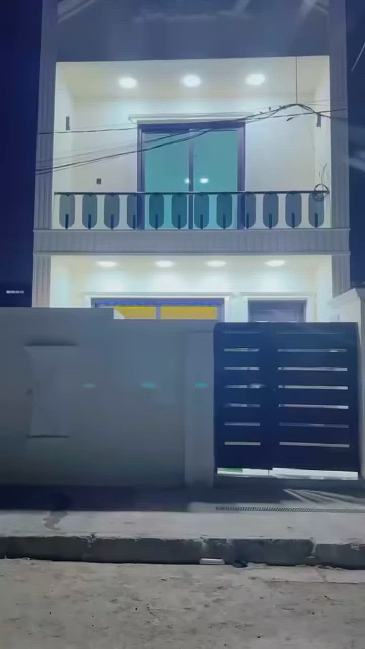 دار للبيع مساحه 100متر طابو صرف طابقين بناء حديث محد  ساكن بي نهايت شارع المعهد سعر 160مليون ***********
