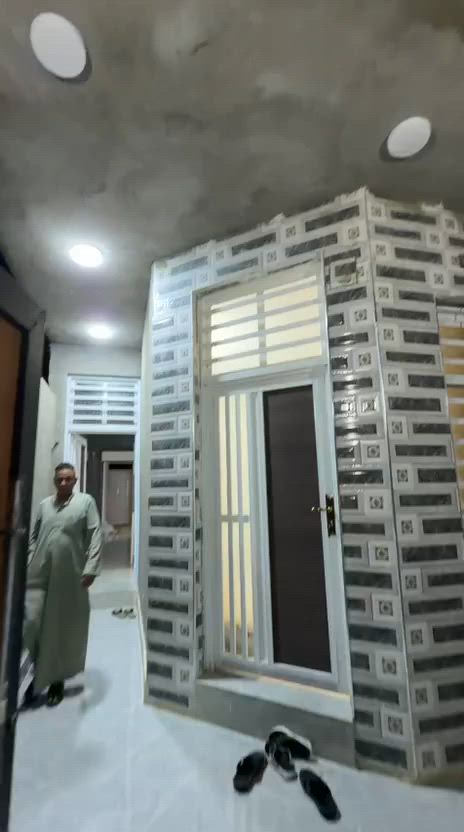 بيت للبيع مساحته 100م في حي الزهراء خلف سيراميك السفير  بناء جديد  مطلوب مبادرة 95 مليون طابق واحد يحتوي على استقبال وصالة وغرفه نوم ومطبخ  وطارمه صغيرة وحمامات داخلية وخارجية كما موضح بالفيديو.
للاستفسار 
مكتب محمد البديري للعقار والمقاولات العامة 
*********** واتساب فقط
***********
