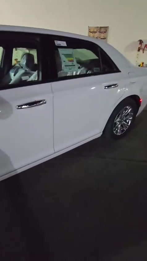 السلام عليكم
كرايسلر S300 موديل 2016  وارد امريكي بيها جاملغ وبنيد ولغد مبدل
وشويه بارد بجاملغ الخلفي سياره S فول مواصفات معروفه مواصفاتها بس بانوراما مابيها دمام بصندوك كشن حضن كشن كهربائي تدفئه ويل مكسيكي 18 وتخم تاير ليوم شادهن مكينه 3.6 مكينه وكير وحداده بلكارتون سياره جديده وحلوه لايت عدسه زرع عين حمره شرط نهار رقم اربيل سنويه منتهيه 
مكان السياره البصرة 
السعر 145 قفل بيها فقط حق جيه
***********
***********
